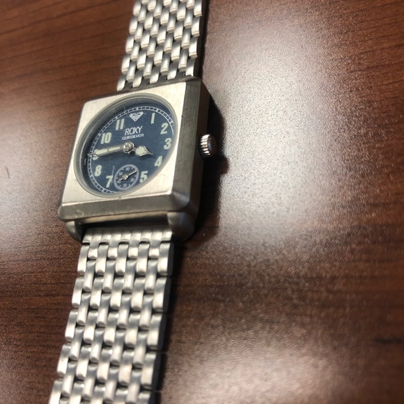 Roxy Quicksilver Chain Link Watch Silver Navy Blue - Picture 4 of 6